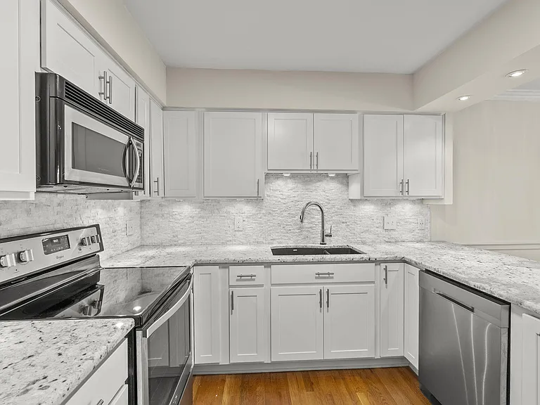 236 Chippendale Cir #236 — Photo 9