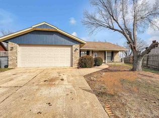 7203 NW Maple Dr, Lawton, OK 73505