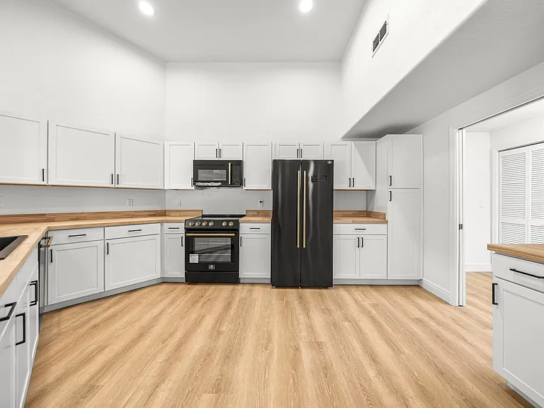 375 N Highview Ave — Photo 24