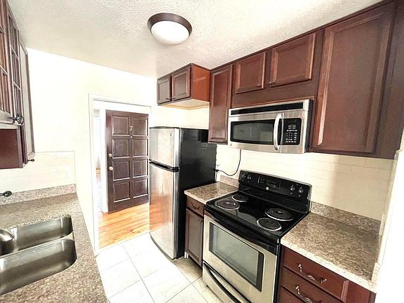 3rd image of 11743 Darlington Ave APT 7