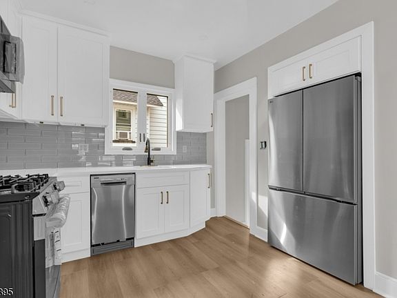 4th image of 51 Sunset Ave