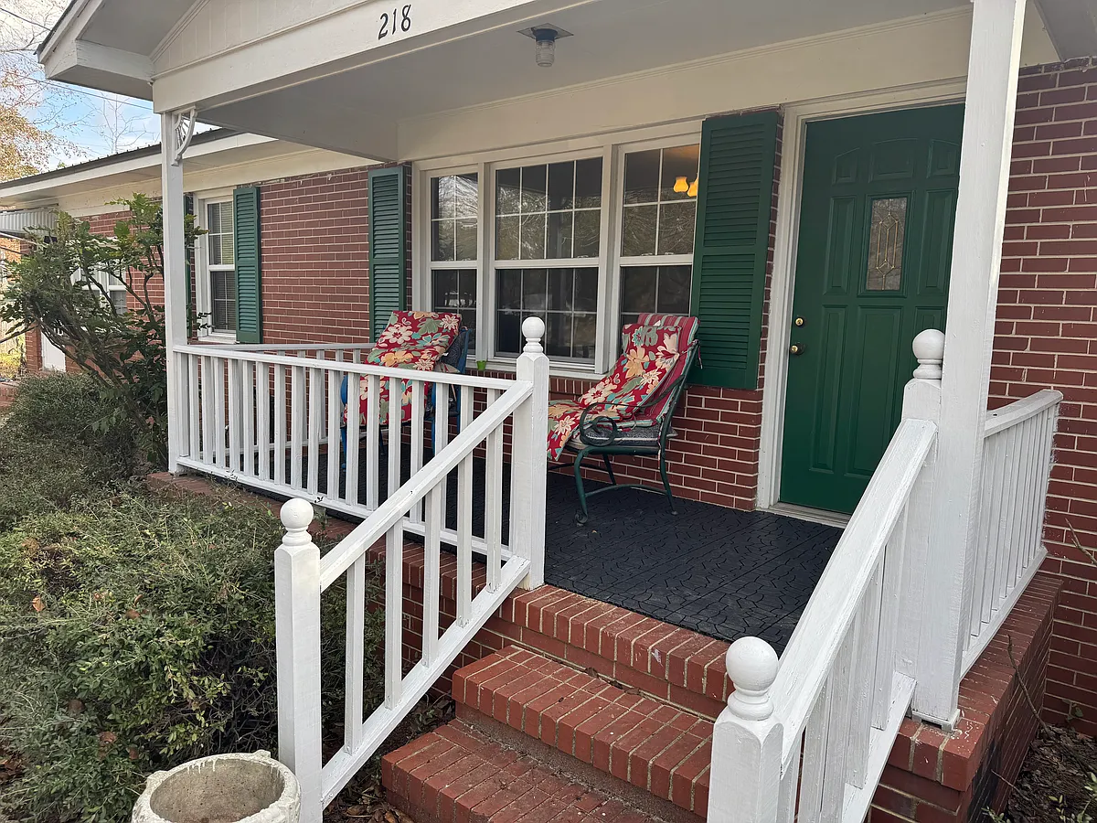 Front Porch - 218 Fowler St