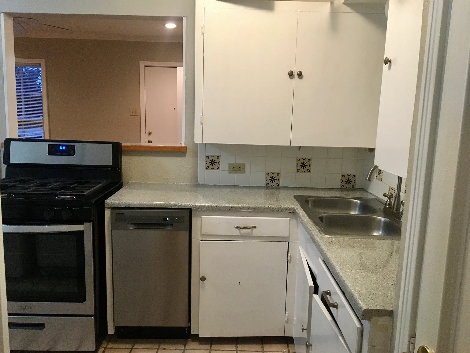 2 bed, 1010 sqft, $1,675 — Photo 3