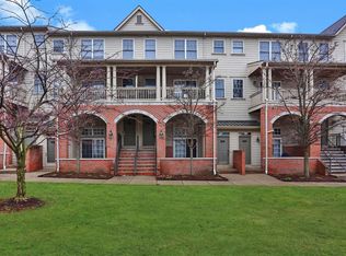 201 Amys Walk #60, Auburn Hills, MI 48326