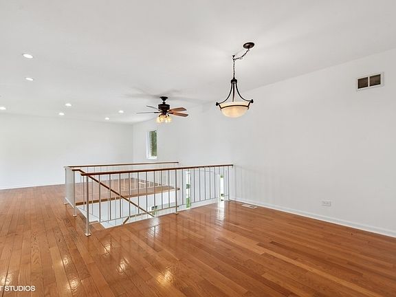 4th image of 306 Albert Dr