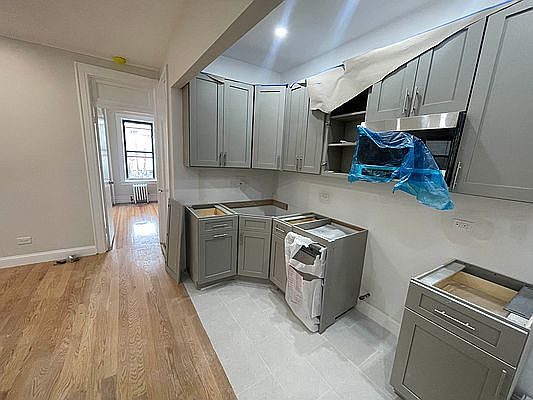 4th image of 2618 28th St #2R