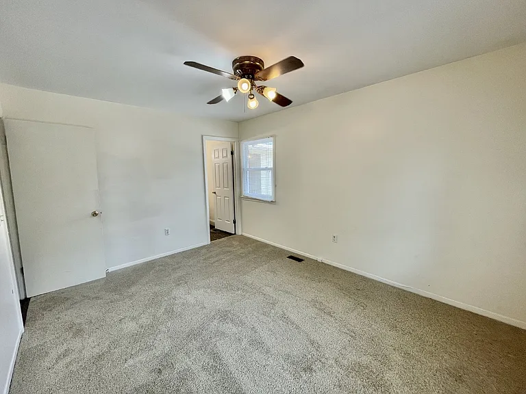 717 Rockwood Dr — Photo 12