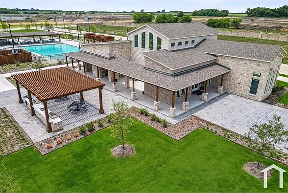 606 Green Grass Dr — Photo 17