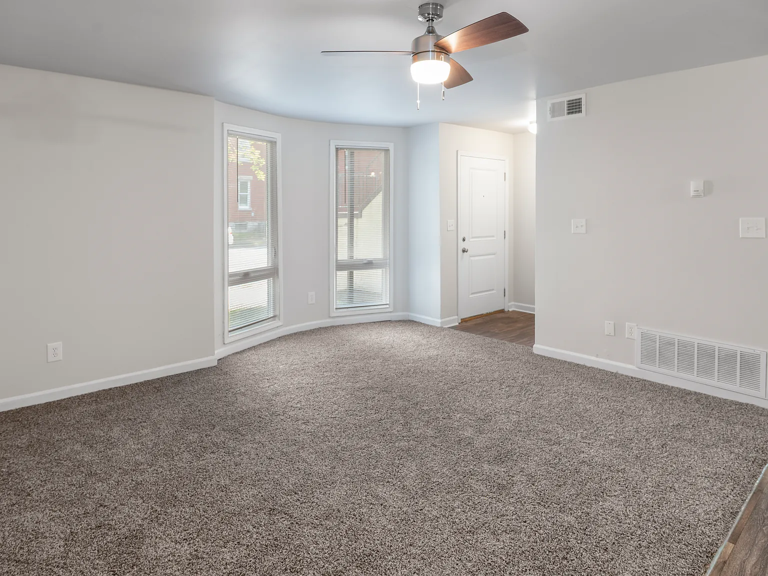2 bed, 1.5 bath, 1077 sqft, $1,299 — Photo 3