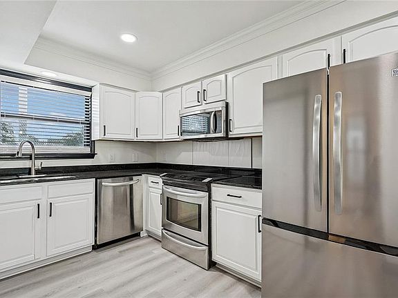 5th image of 192 Marina Dr #B
