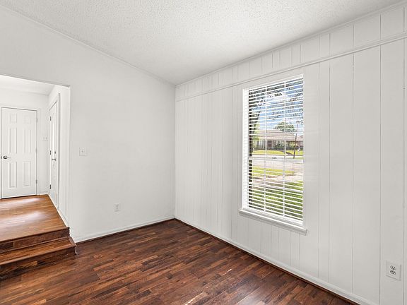 3rd image of 509 Deer Dr