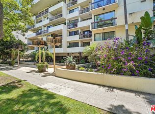 325 N Oakhurst Dr Penthouse 2, Beverly Hills, CA 90210