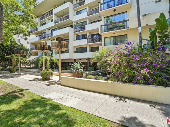 325 N Oakhurst Dr Penthouse 2, Beverly Hills, CA 90210