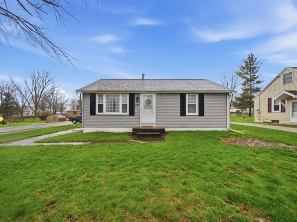 121 Bess St, Washington, IL 61571