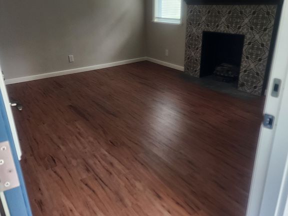 Looking into Livingroom from front door.