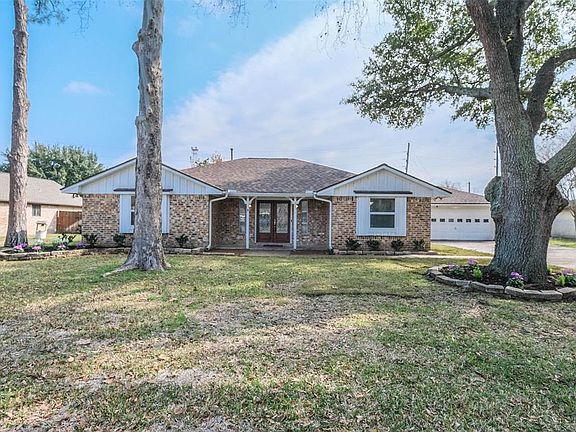 3rd image of 2606 Fortuna Dr