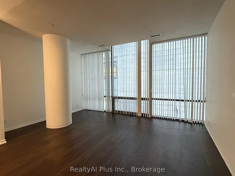 832 Bay St #213 — Photo 2
