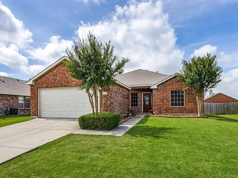 1213 Columbus Ln — Photo 1