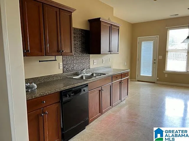 1004 Medinah Dr — Photo 6