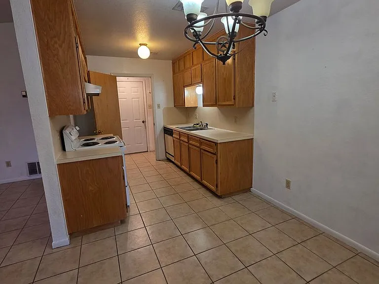 1703 Taylor St — Photo 8