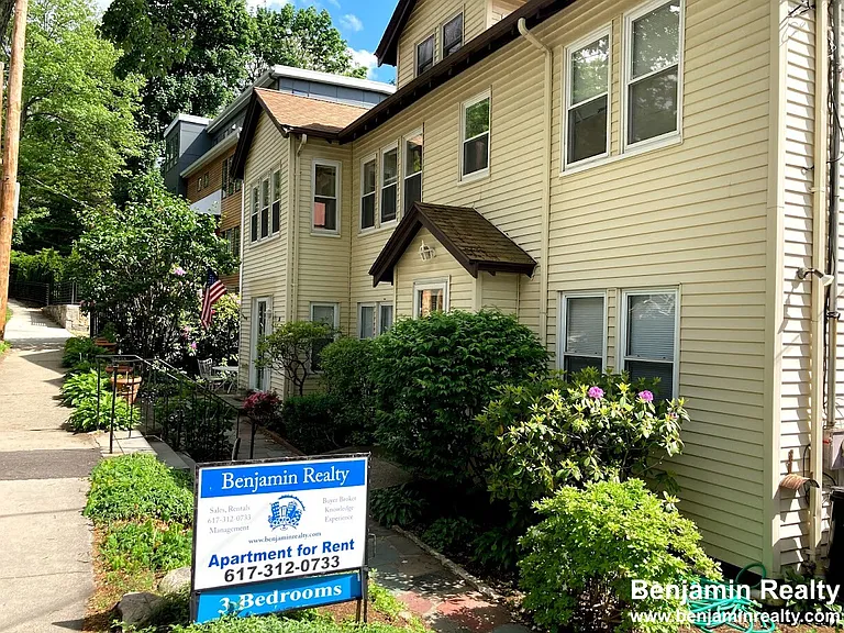 28 Beaconsfield Rd #1 — Photo 5