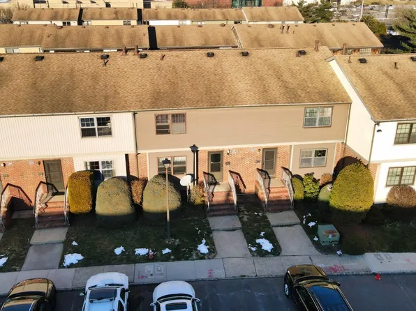 305 Maple Hill Dr, Woodbridge, NJ 07095