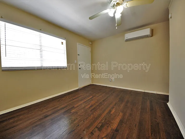 711 Argonne Ave NE #5 — Photo 6