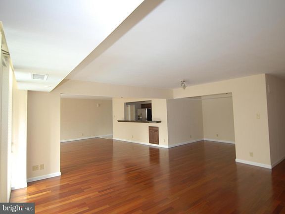 4th image of 1200 Crystal Dr