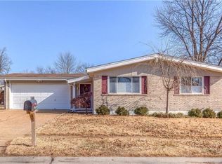 3096 Postport Ln, Maryland Heights, MO 63043
