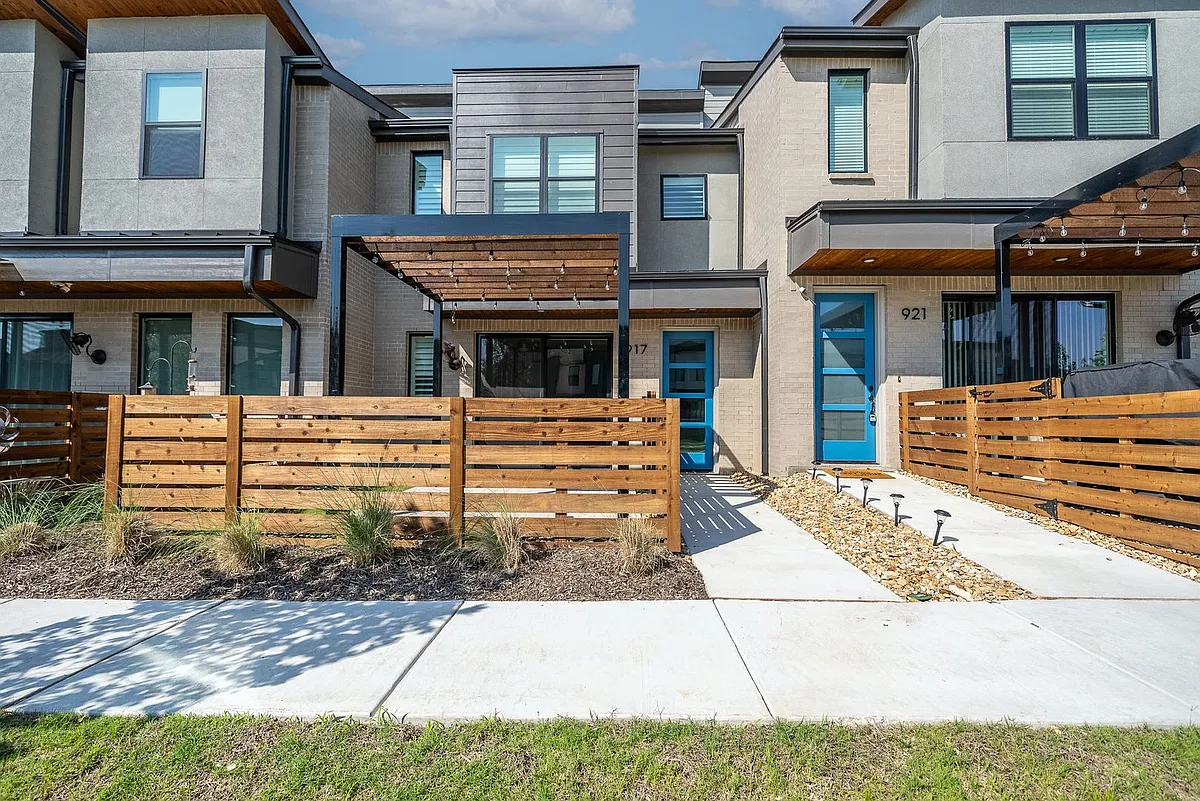 Building Photo - 917 Emerling Dr