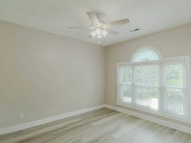 670 Riverwalk Dr #204 — Photo 12