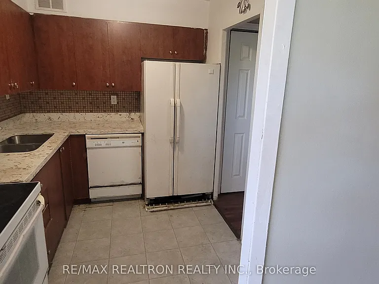 180 Markham Rd #504 — Photo 27