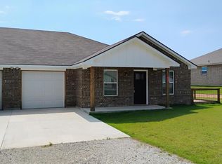 208 Hoover Ln, Azle, TX 76020