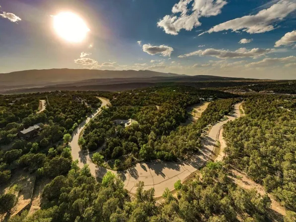 15 Tablazon Valley Dr, Tijeras, NM 87059