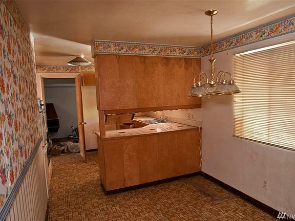 4th image of 7106 Husky Way SE