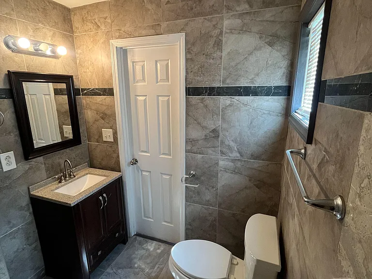 Master bathroom 1