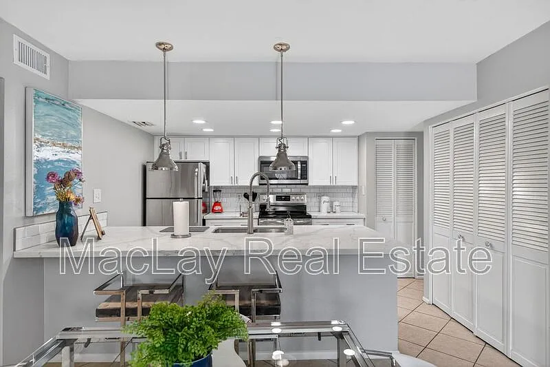 2 bed, 2.0 bath, 1018 sqft, $1,950 — Photo 2