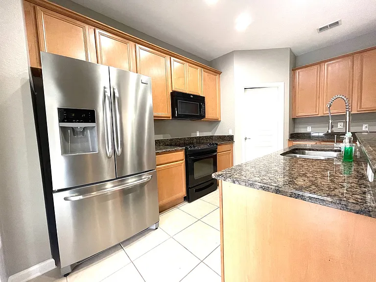 7727 Fairgrove Ave — Photo 5