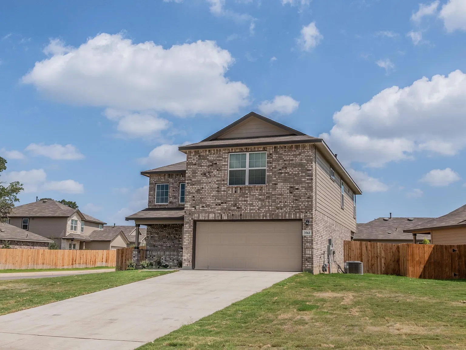 3 bed, 2.5 bath, 2241 sqft, $2,795 — Photo 2