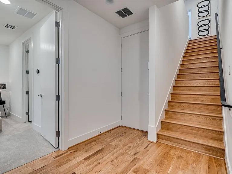 1904 Kearney Ct — Photo 12