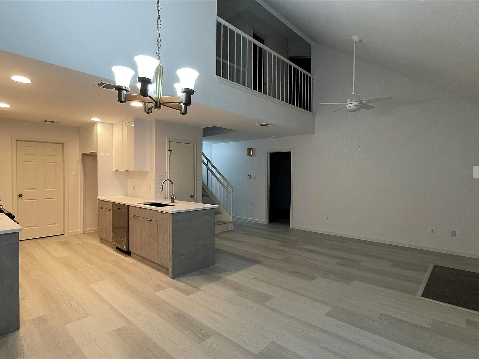 3 bed, 2.5 bath, 1400 sqft, $2,100 — Photo 1