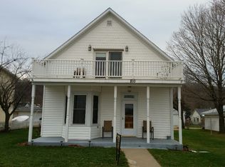 810 N 1st St, Guttenberg, IA 52052