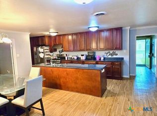 2015 Mission Dr, Victoria, TX 77901
