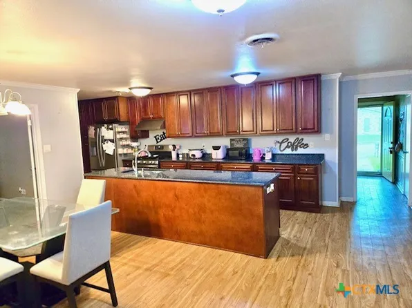 2015 Mission Dr, Victoria, TX 77901