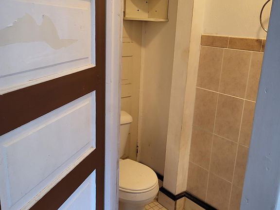 First floor powder room (1/2 bath)