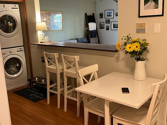 Kitchen counter seating