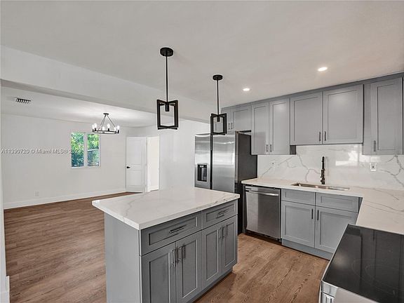 3rd image of 3150 NE 11th Ter