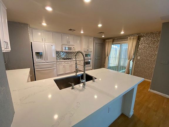 4th image of 321 Copper Pine Ave #Las