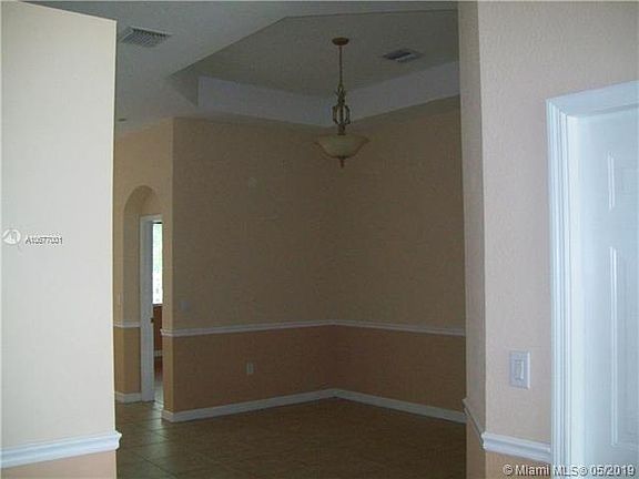 5th image of 1039 NE 35th Ave