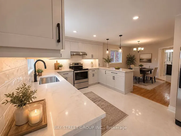 1054 Chateau Ct — Photo 8